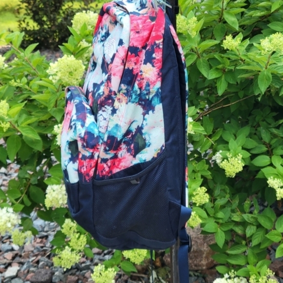 The North Face WISE GUY Turkish Sea Metric & Cosmic Floral Backpack - Picture 9 of 11